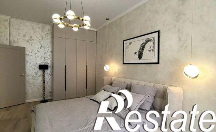 2-комн квартира улица Авиаторов, 1В/1,  д. 1В/1