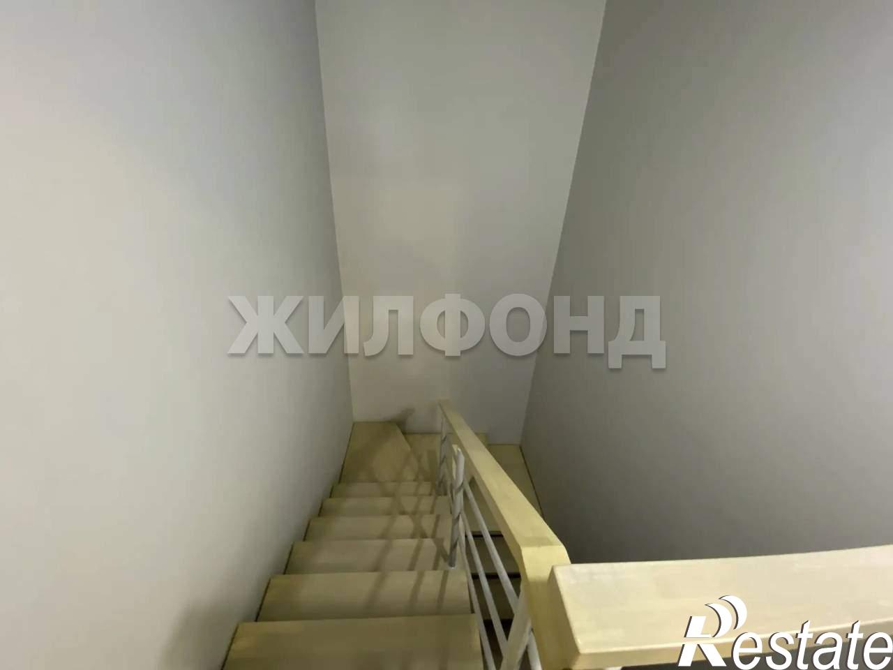Купить дачу, дом, коттедж за 16 000 000 рублей на Новаторов ул.