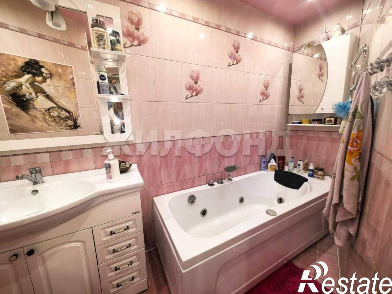 Купить дачу, дом, коттедж за 9 400 000 рублей на 2-я Садовая ул.