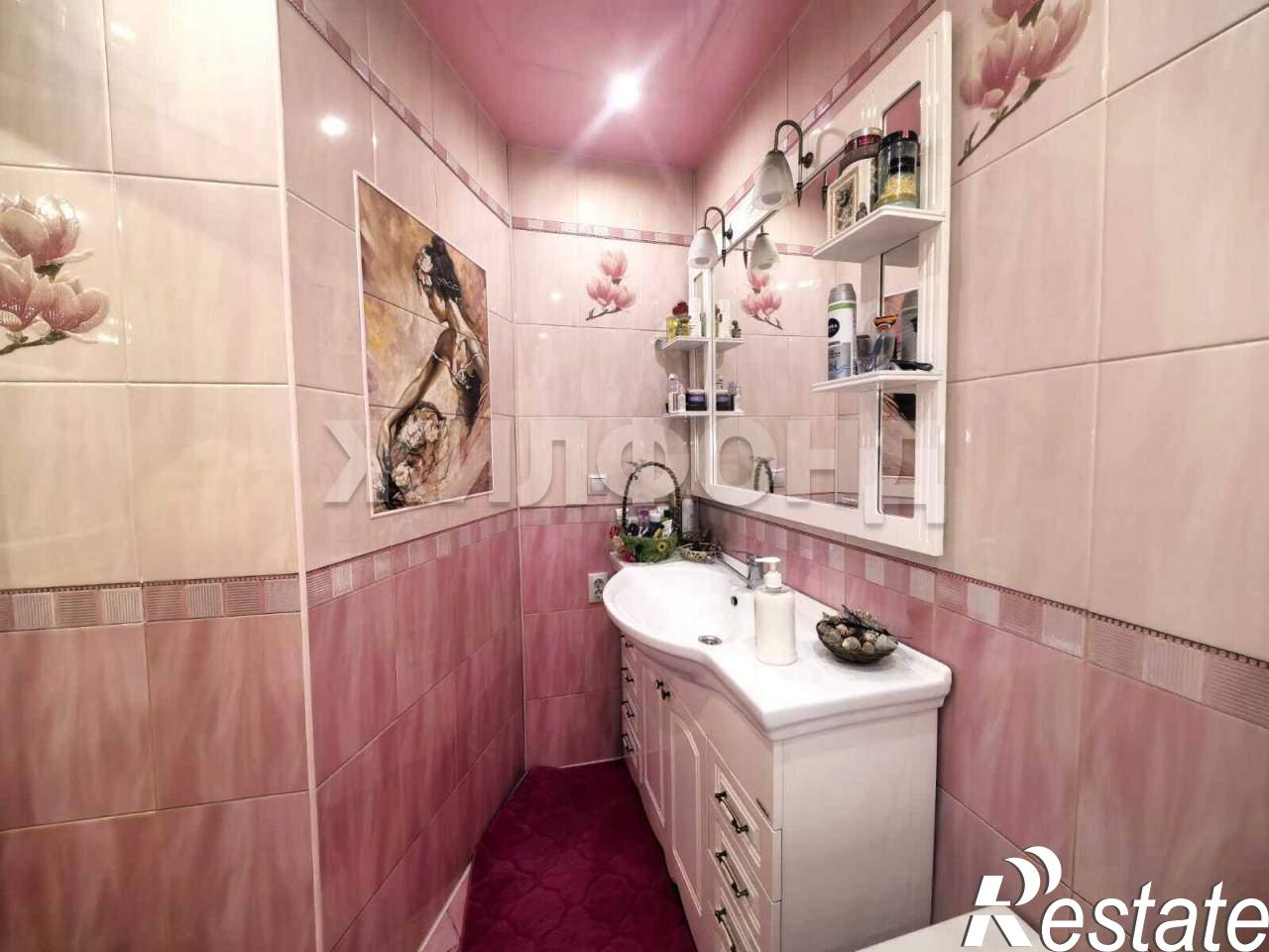 Купить дачу, дом, коттедж за 9 400 000 рублей на 2-я Садовая ул.