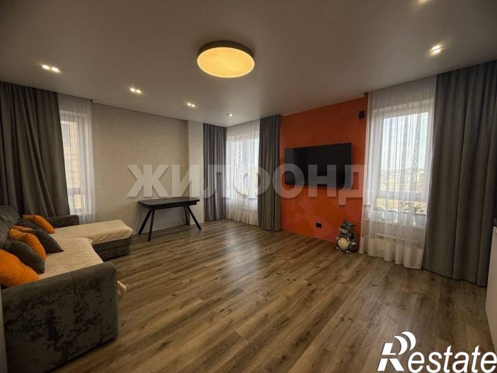 3-комн квартира Комарова ул., д.7А