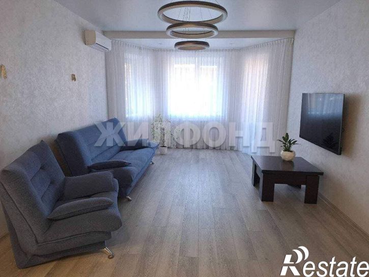 3-комн квартира Авиаторов ул., д.8