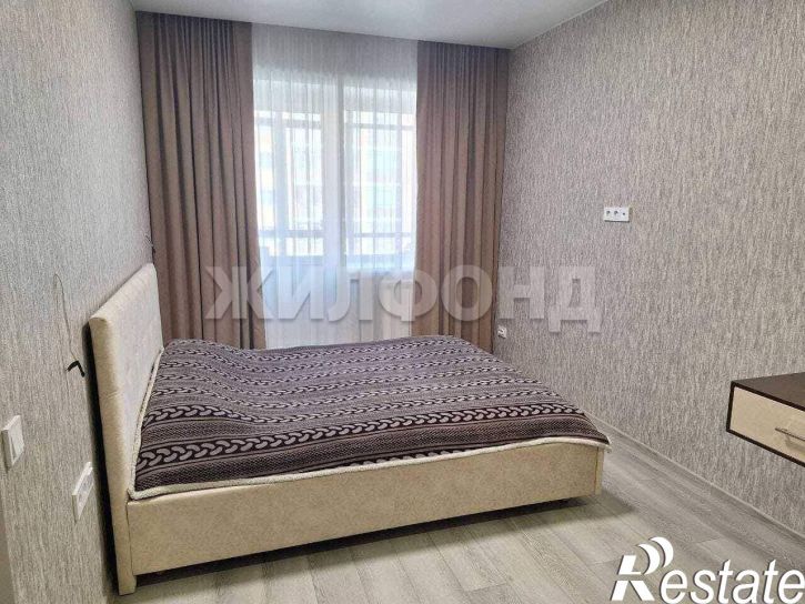 3-комн квартира Авиаторов ул., д.8