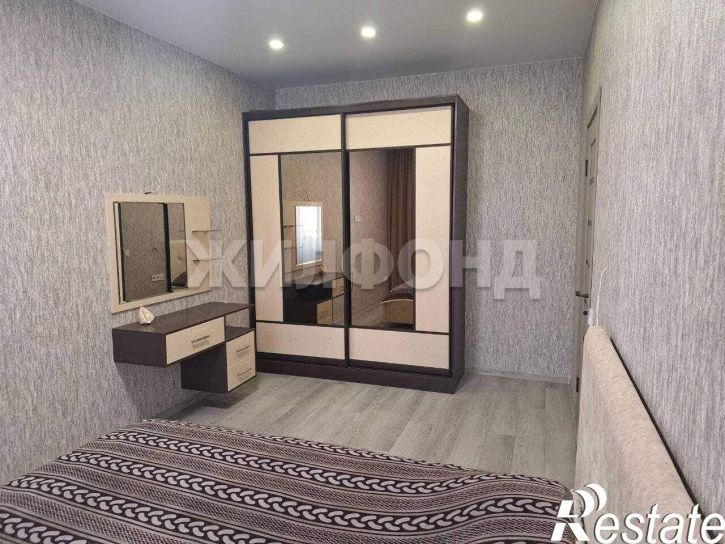 3-комн квартира Авиаторов ул., д.8