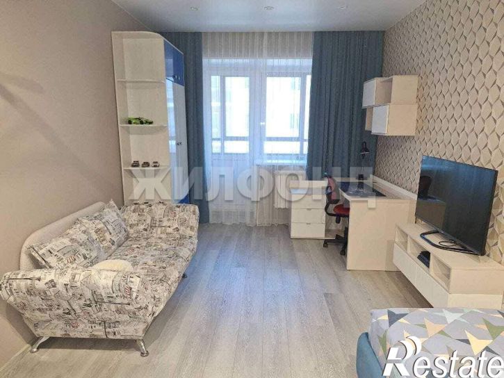3-комн квартира Авиаторов ул., д.8