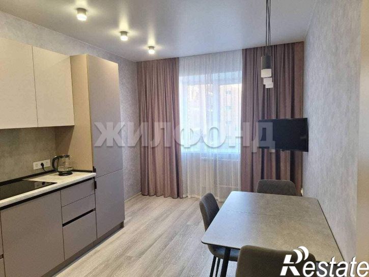 3-комн квартира Авиаторов ул., д.8
