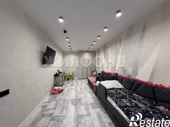 3-комн квартира Генерала Тихонова ул., д.4