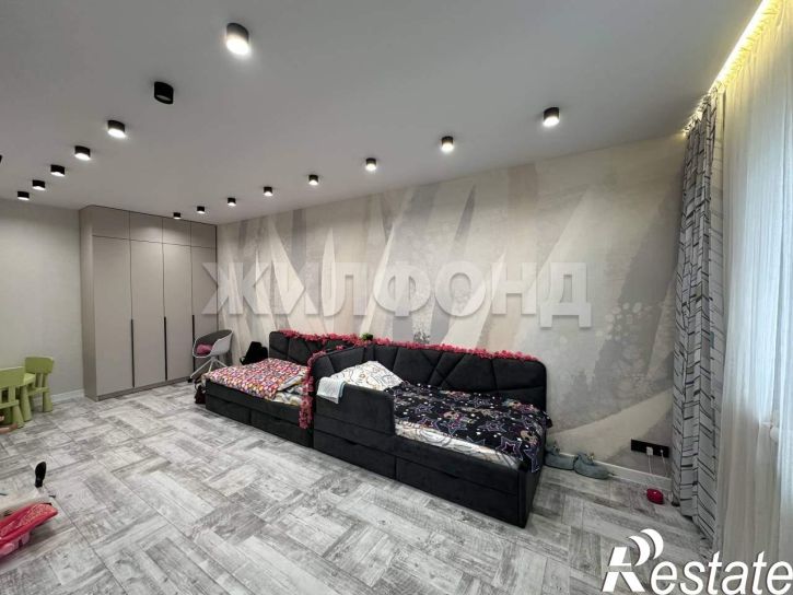 3-комн квартира Генерала Тихонова ул., д.4