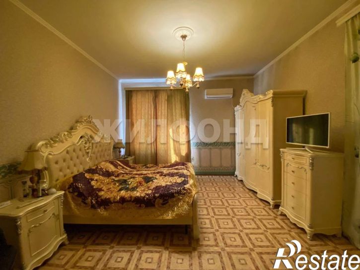4-комн квартира Вяткина ул., д.33а
